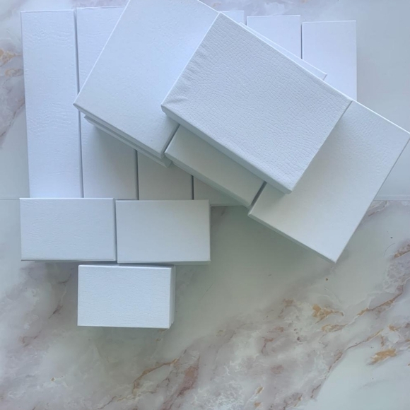 28 White jewelry boxes in different sizes - Picture 1 of 11